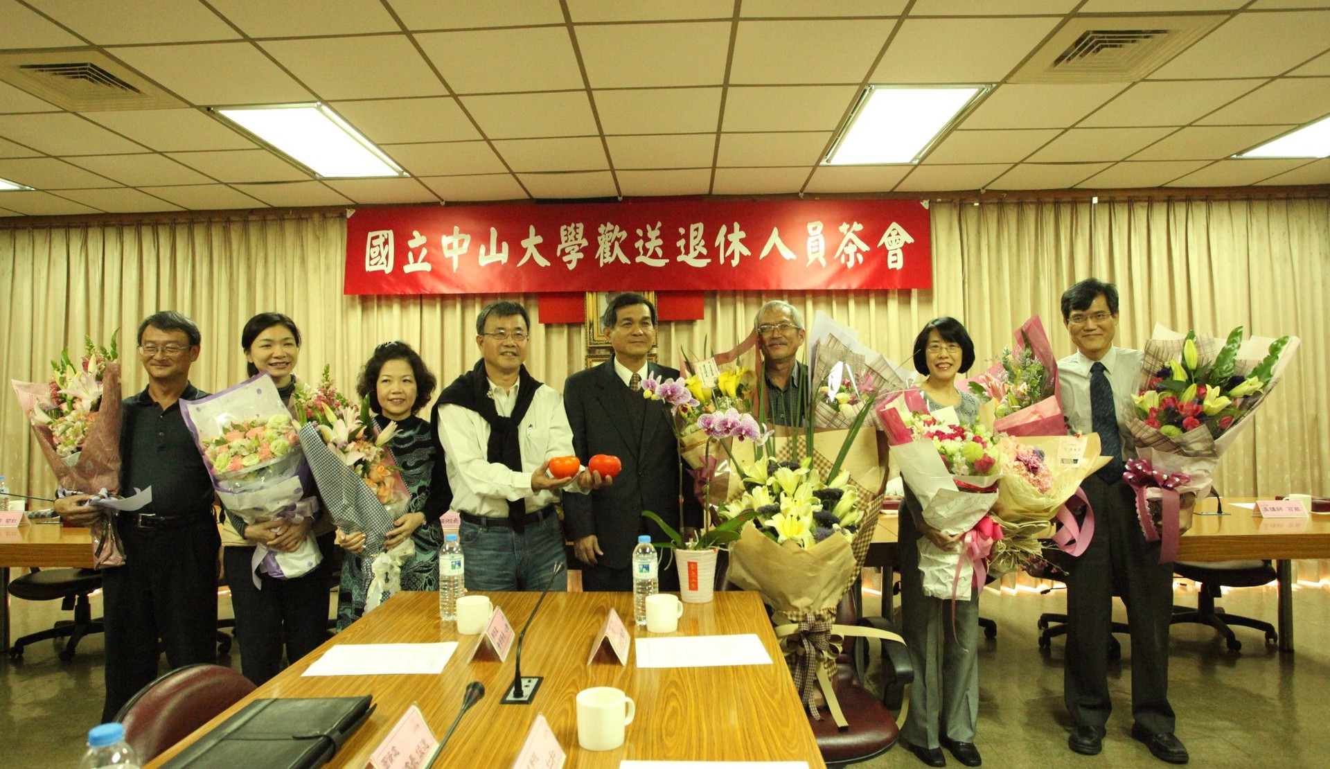 同仁獻花圖片