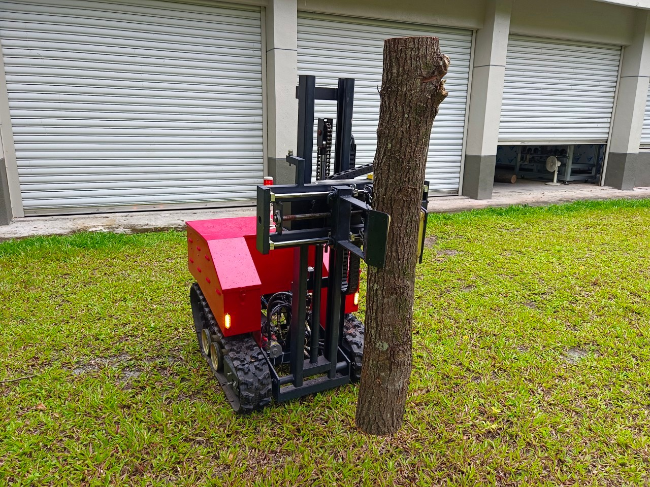 Multi-Axis Log Handling Machine.Image