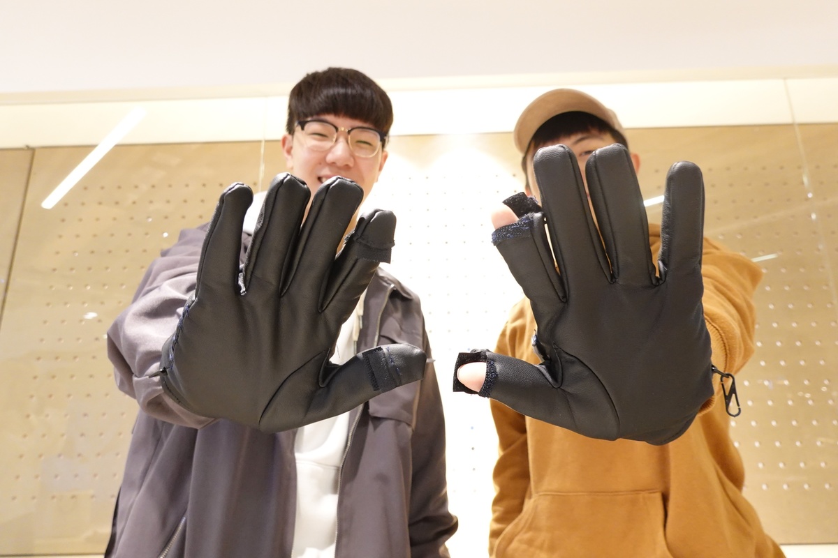 Gloves designed especially for food delivery drivers.