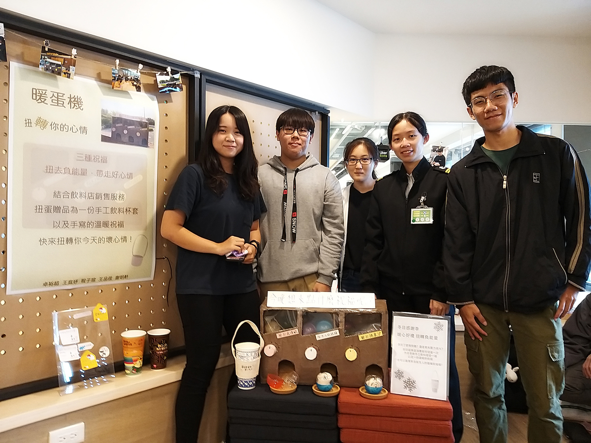 The team that designed the “egg warmer” – a vending machine with capsules containing a gift – a handmade cup sleeve and heartwarming handwritten wishes.