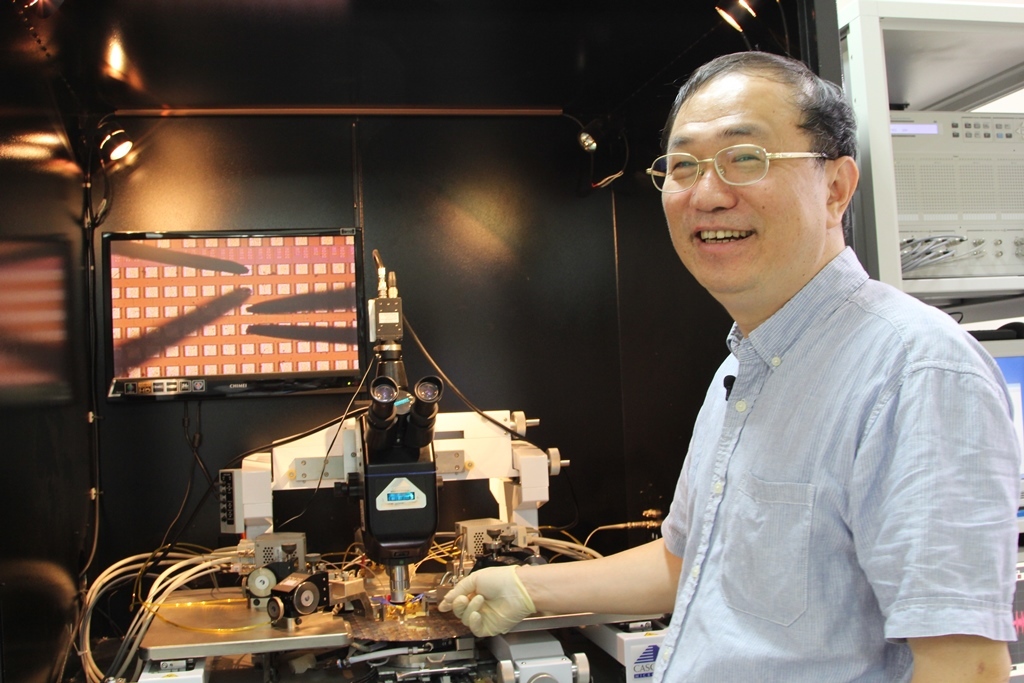 半導體元件製程實驗室儀器精密圖片