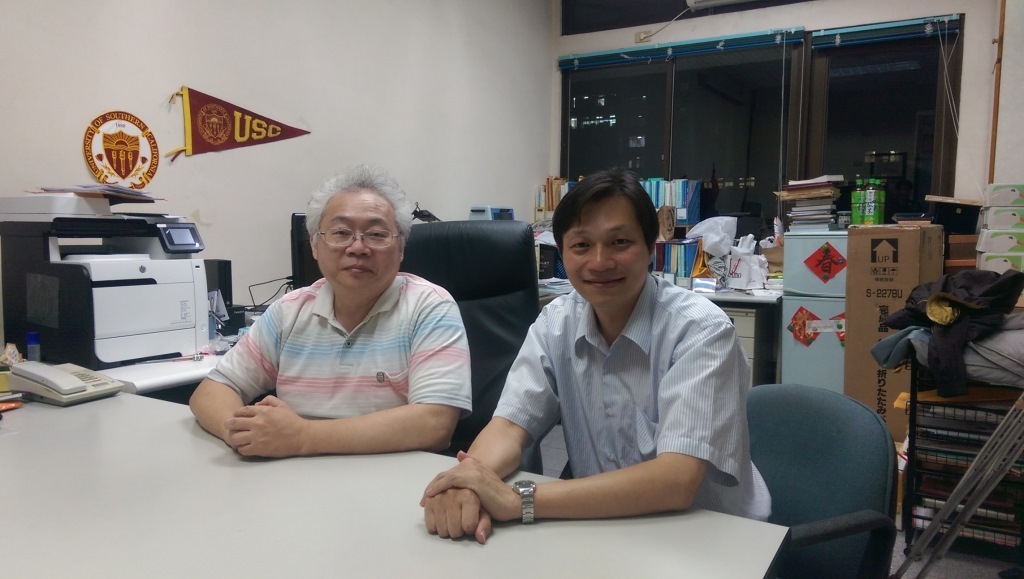 與吳炳飛老師(左)合照圖片