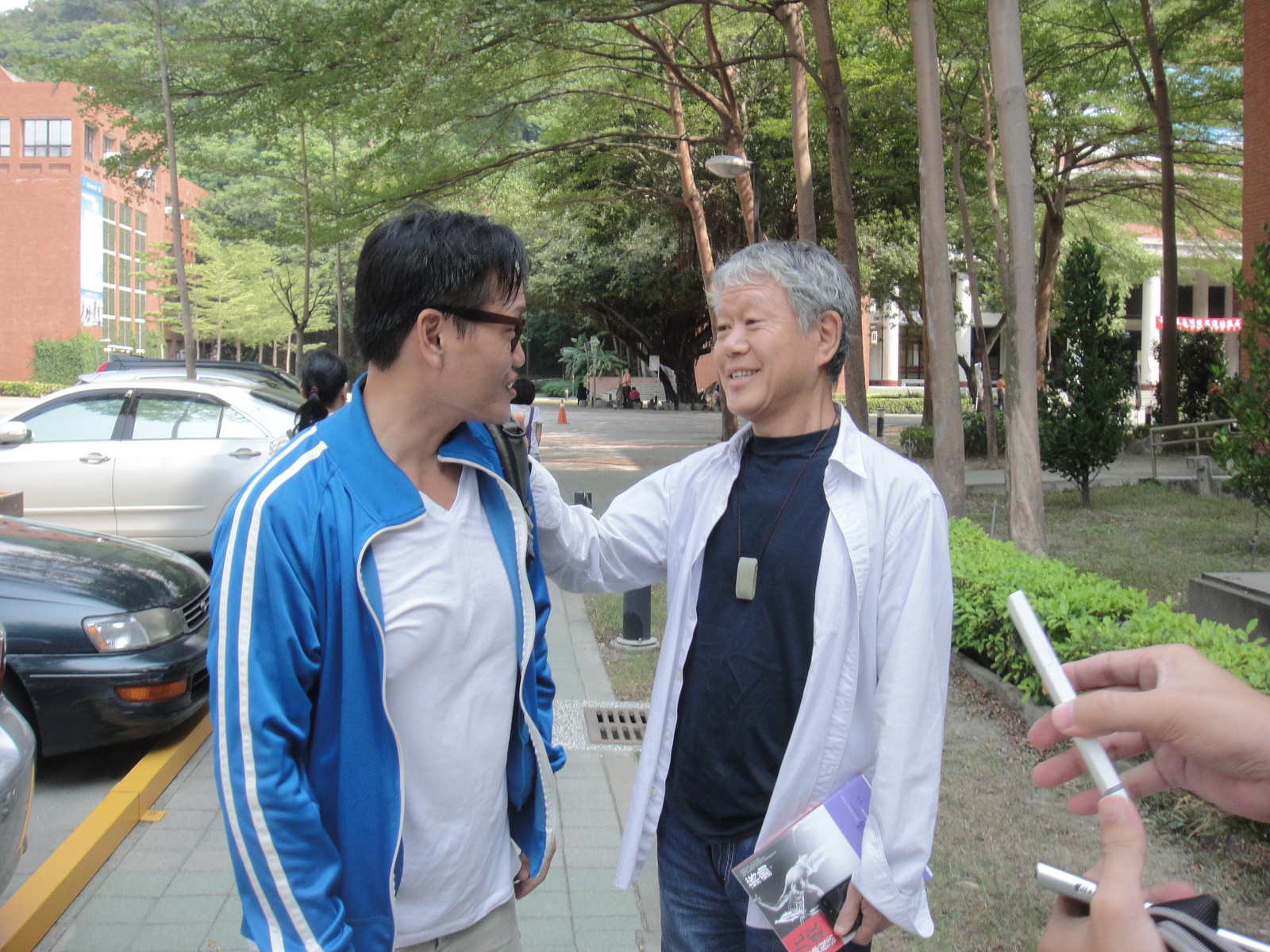校園內巧遇蔣勳圖片
