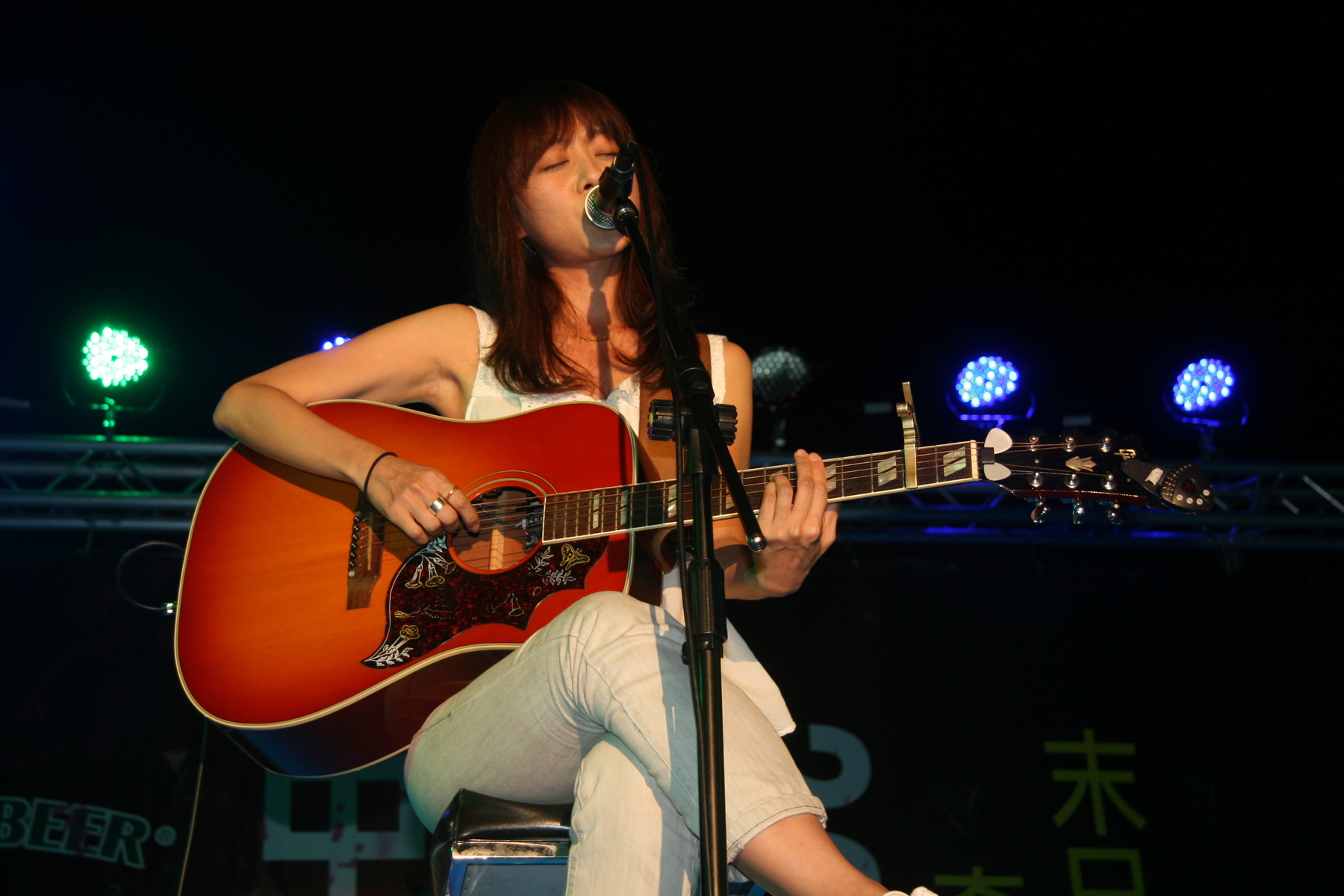 女神一出場，全場屏氣凝神細聽圖片