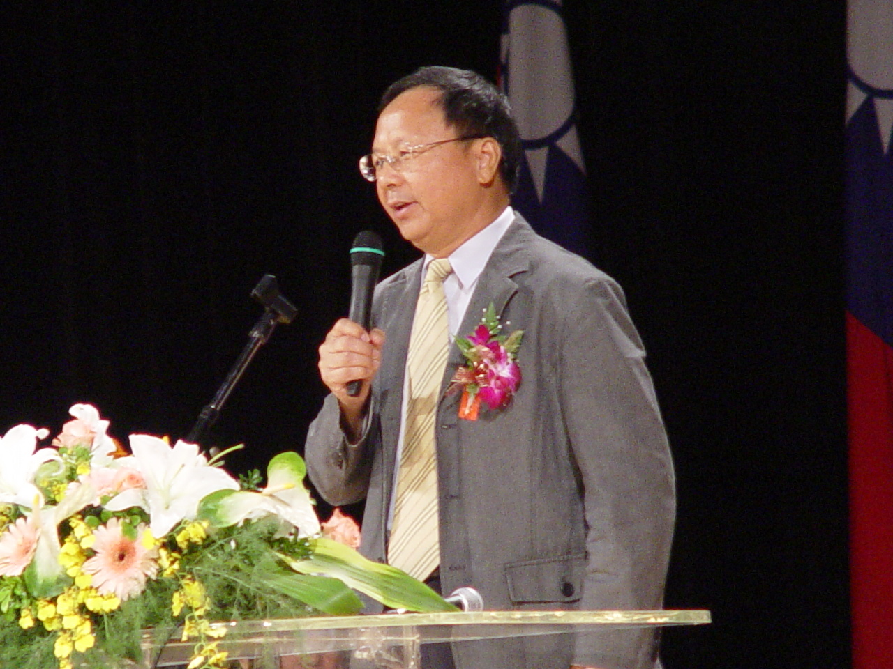 教育部部長杜正勝也特別南下到中山大學，為中山慶生圖片