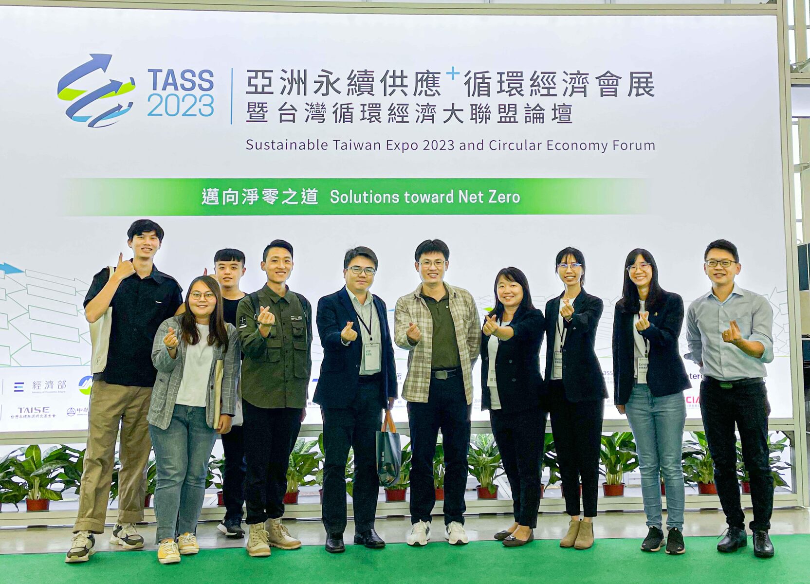 In collaboration with ASE, Wei-Hsiang Chen (sixth from right), a Professor at the Institute of Environmental Engineering at NSYSU, and his team developed an efficient strategy to improve the efficiency of the water reclamation treatment. Their innovative approach successfully recovered 30% of the wastewater, transforming it into reusable water that meets stringent quality standards. This achievement not only minimizes environmental impact but also offers a significant solution to water scarcity.
