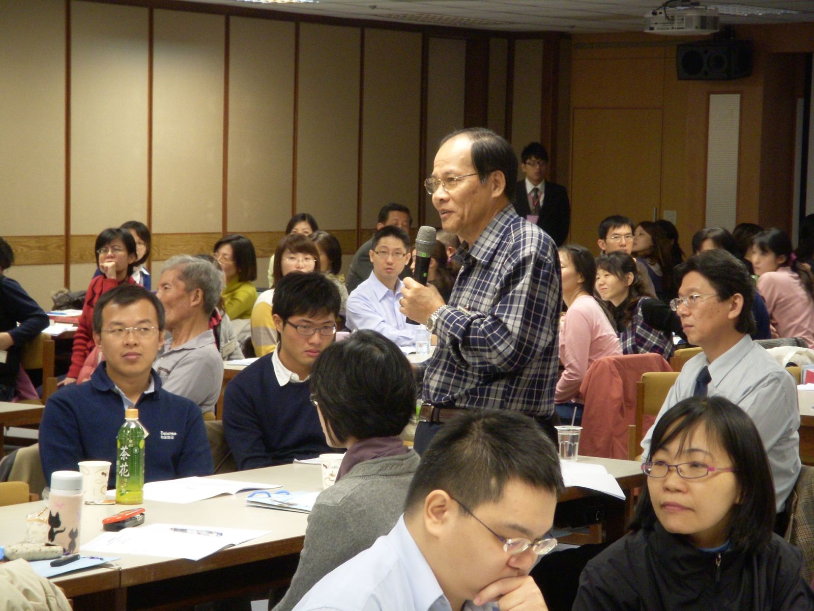 現場民眾與專家學者討論IFRS圖片
