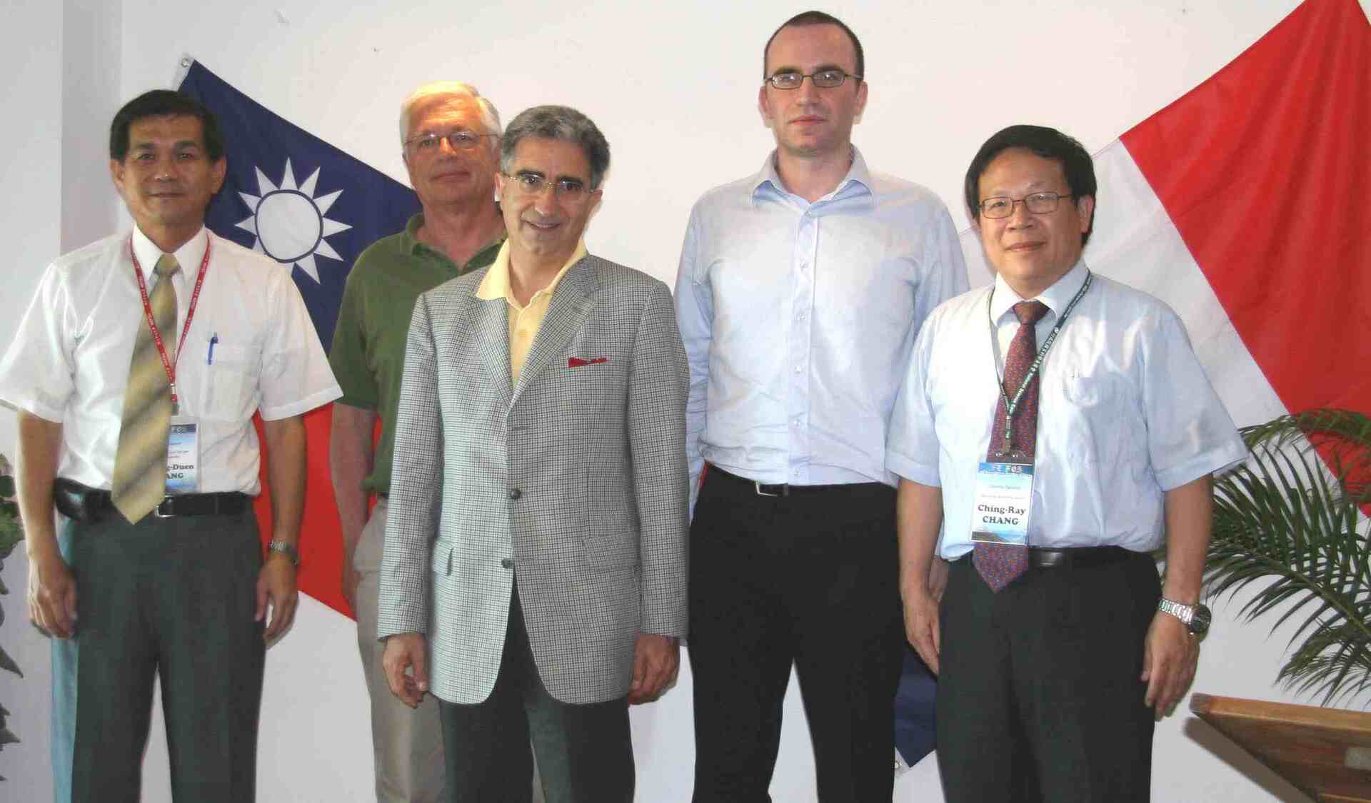 左起為中山大學校長楊弘敦、台法前鋒科學論壇法方主管Mr.Dominique Aymer、法國高等教育與研究部亞非事務處處長Mr.Marc MELKA、法國在台協會科技專員Mr. Frederic MOSER、國科會國際合作處處長張慶瑞圖片