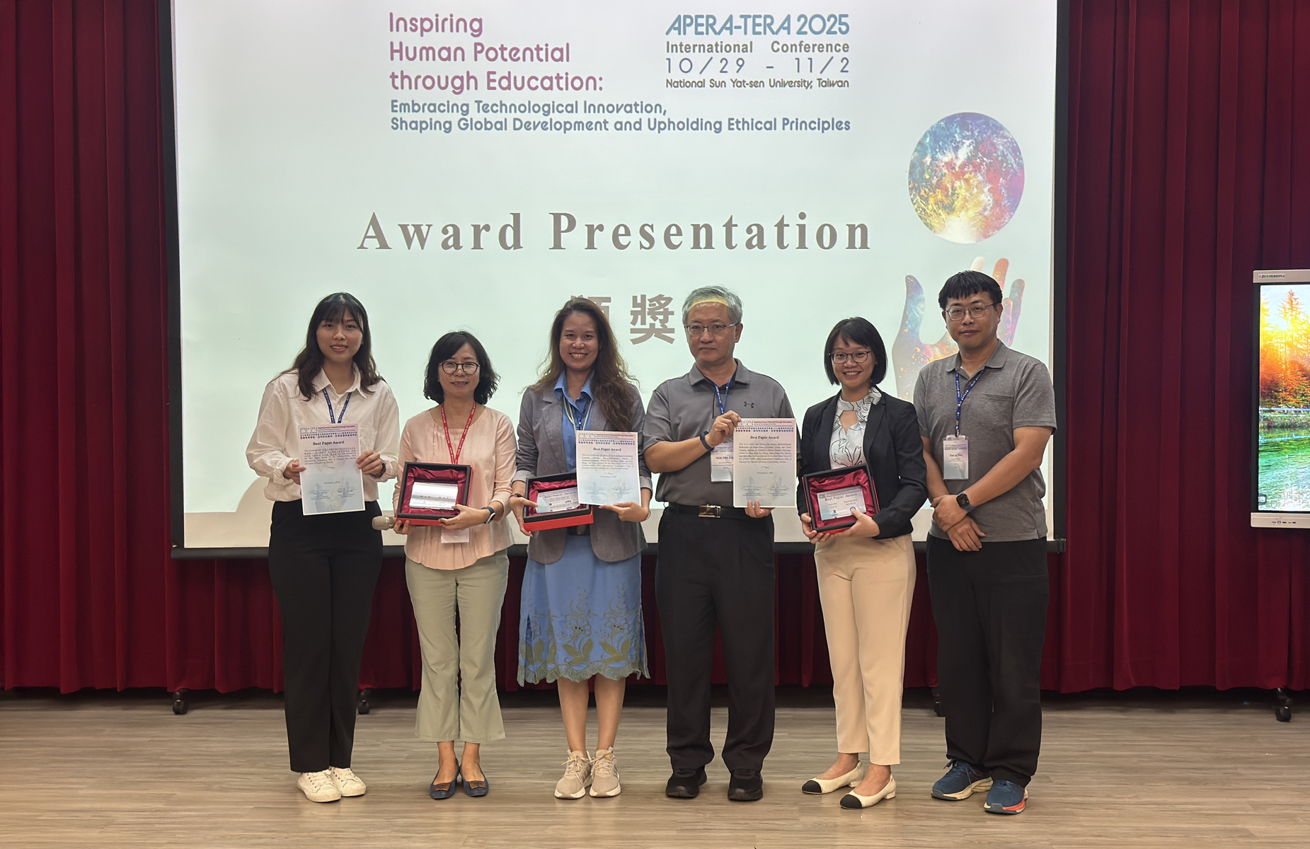 Best Paper Award ceremony.Image