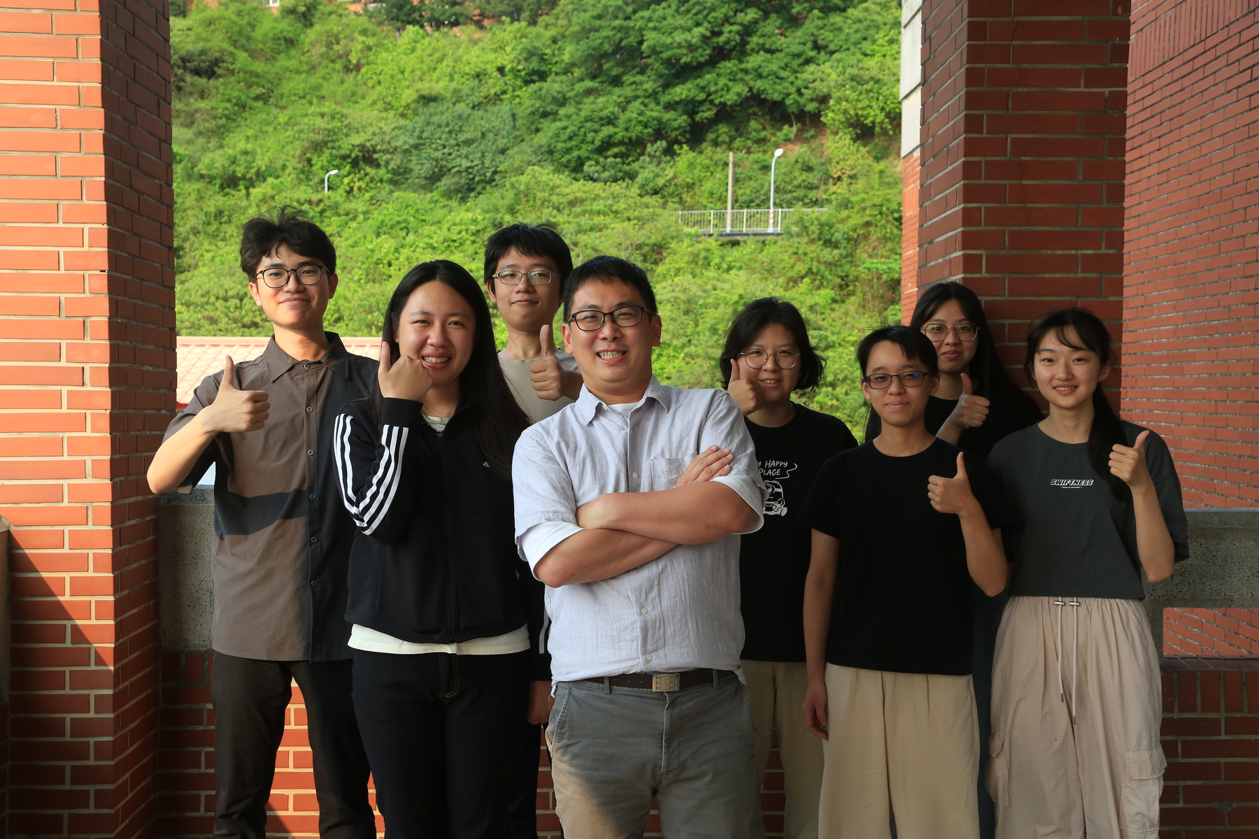 A group photo of members of the laboratory of I-Ming Lee, Assistant Professor from the Department of Marine Biotechnology and Resources at NSYSU.Image