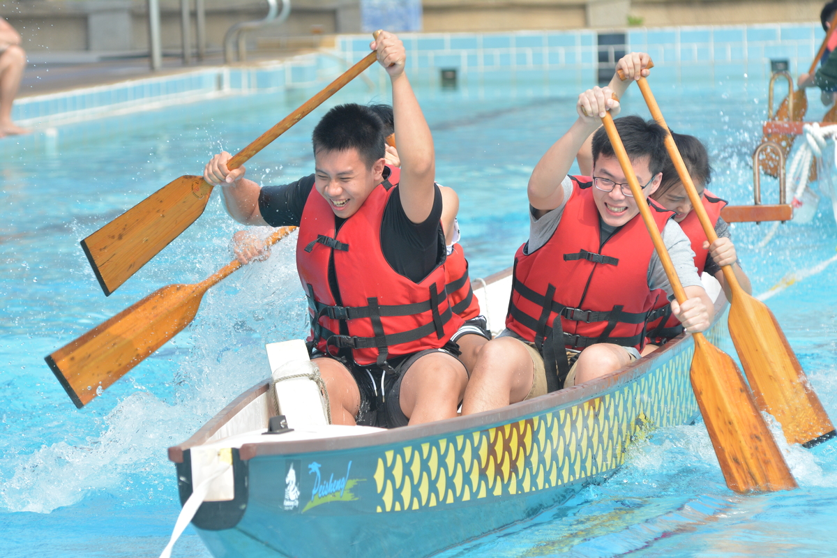 This year, for the first time, the tug of war competition was held on water in the swimming pool on campus for Sports Day.