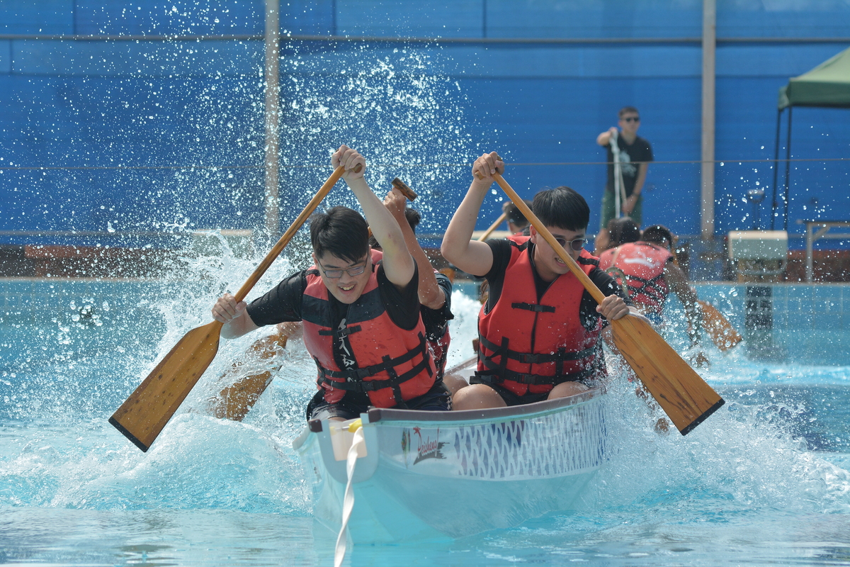 First aquatic tug of war competition held during NSYSU Sports Day