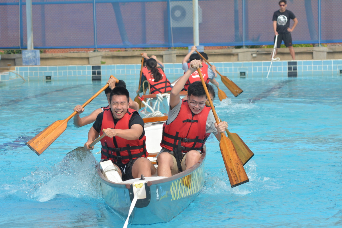 First aquatic tug of war competition held during NSYSU Sports Day