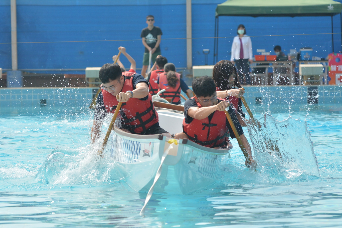 First aquatic tug of war competition held during NSYSU Sports Day