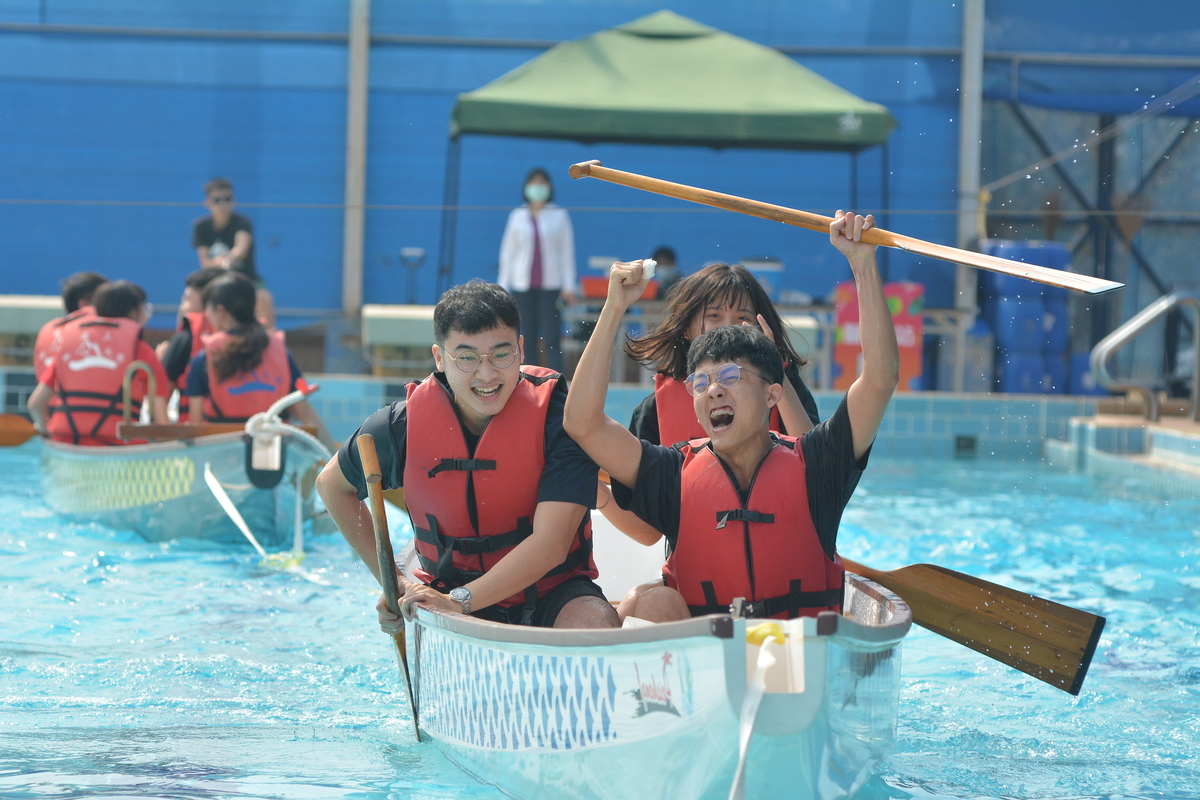 First aquatic tug of war competition held during NSYSU Sports Day