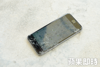iPhone 6自三層樓高摔機測試，螢幕破裂，功能無法正常運作。照片點子科技提供圖片