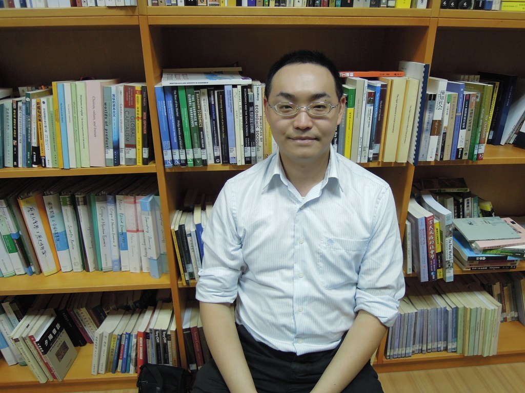 100年度「吳大猷先生紀念獎」從公共參與到作育英才─社會學系萬毓澤助理教授 圖片