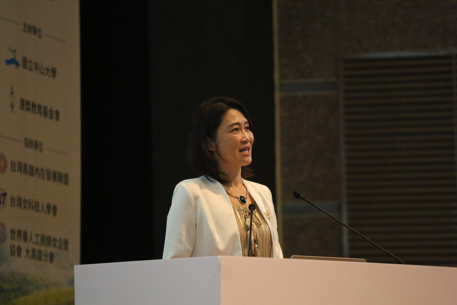Professor Chia C. Wang of the Department of Chemistry and Director of the Aerosol Science Research Center at NSYSU served as moderator.Image