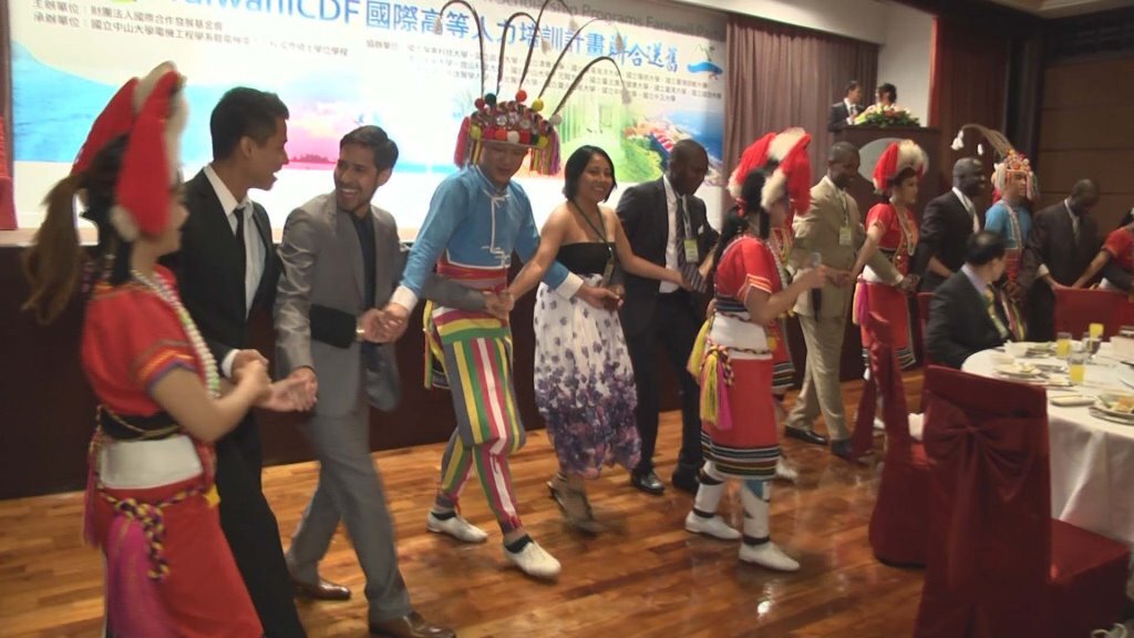外籍生同歡圖片