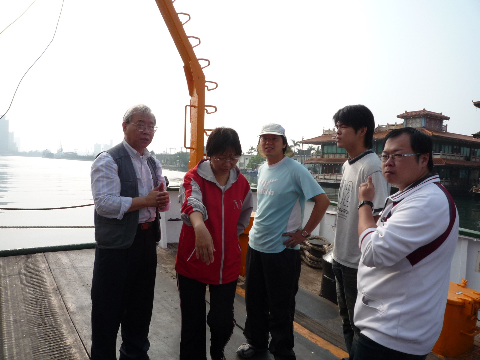 2009年3月1日於海研三號研究船採樣圖片