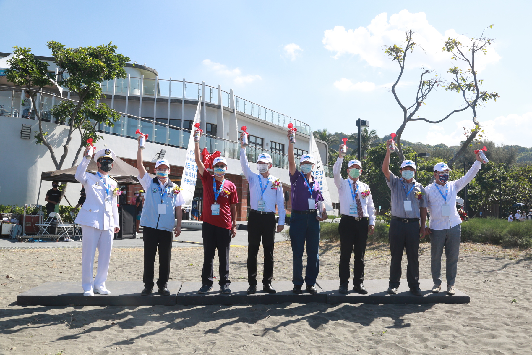 The special guests of the ceremony sounded the horn to announce the start of the 2021 Taiwan Cup National Sailing Championship.