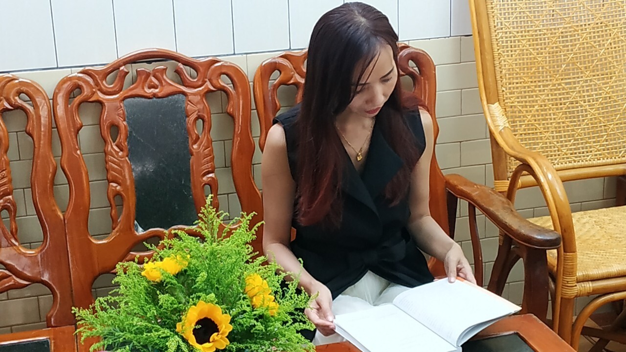 Mrs. Chen preparing her online language course.Image