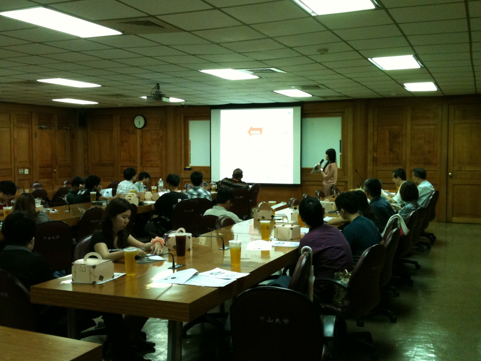 追求創業的夢想再也不是童話故事。中山大學產學營運中心17日晚間，於行政大樓5007室舉辦大專畢業生創業服務計畫說明會圖片