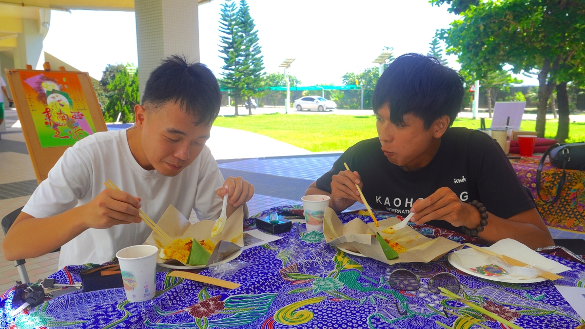 Participating students try South-East Asian delicacies.