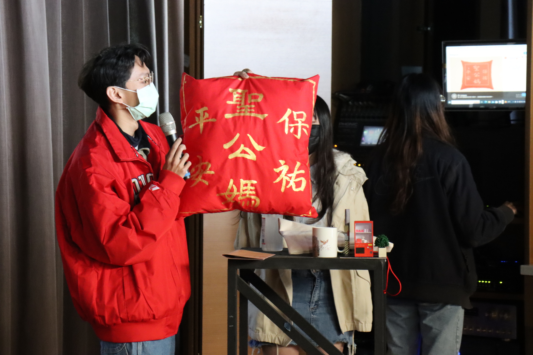 The group “Sheng Gong Ma Temple 24HR Vending Machine” presented their design pieces.