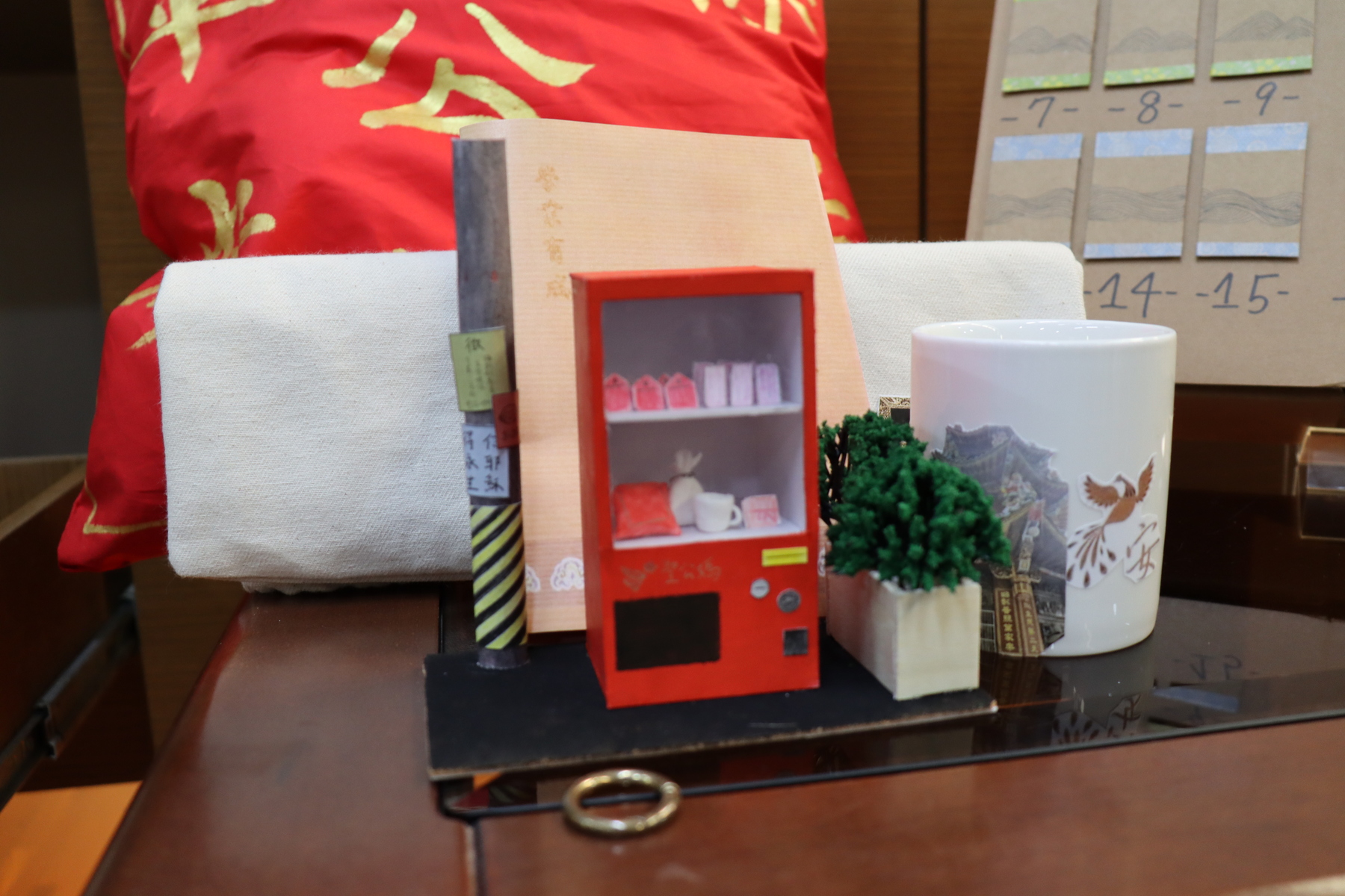 The “Sheng Gong Ma Temple 24HR Vending Machine” made by students.