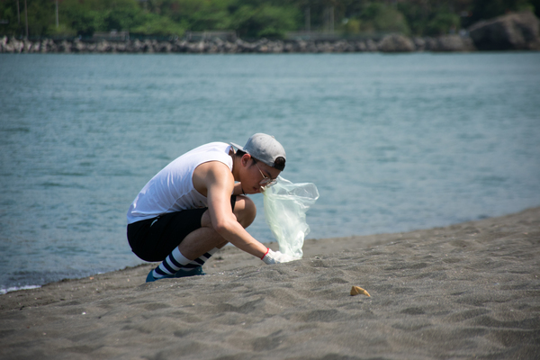 Coastal Education: NSYSU Tzu Chi Collegiate Association Organized Beach CleanupImage