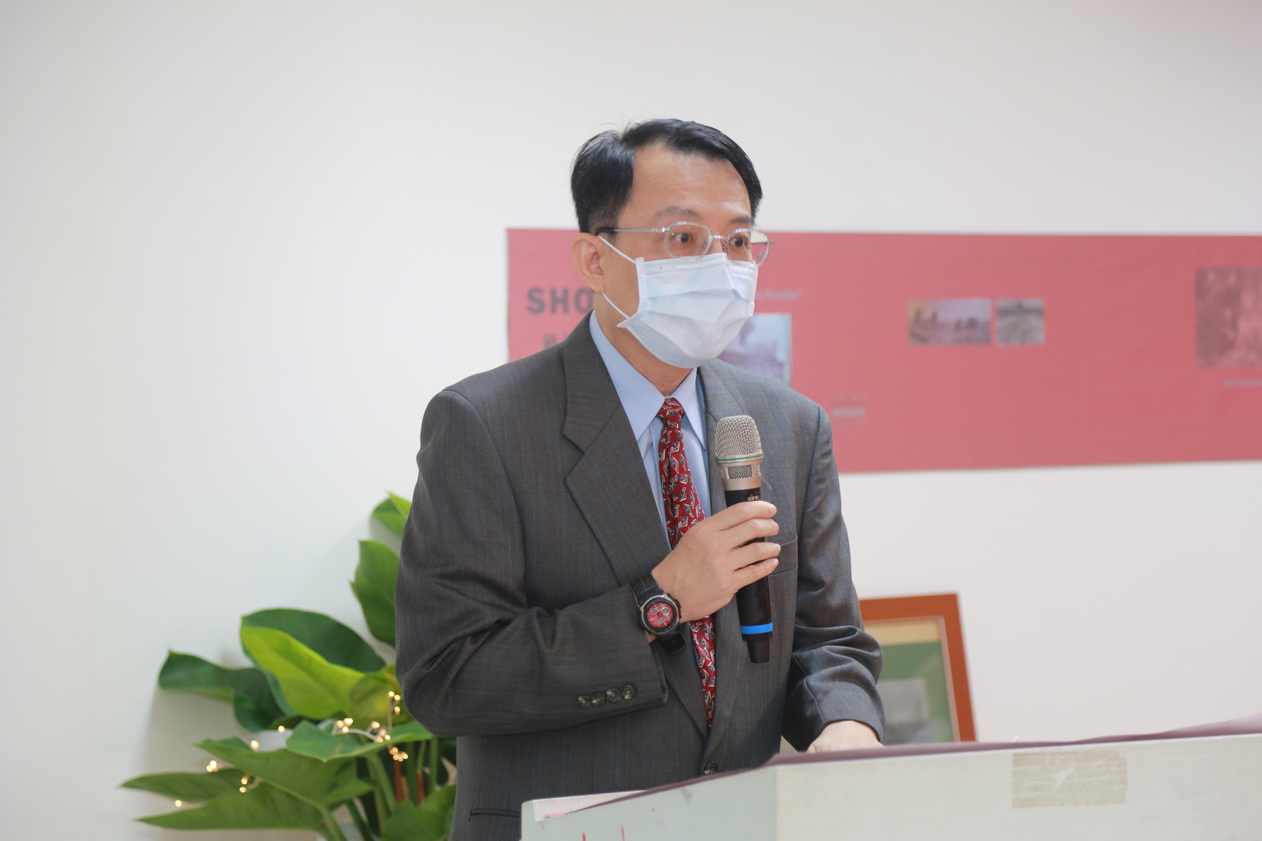Vice President of the Office of Library and Information Services Wei-Kuang Lai delivered an opening speech
