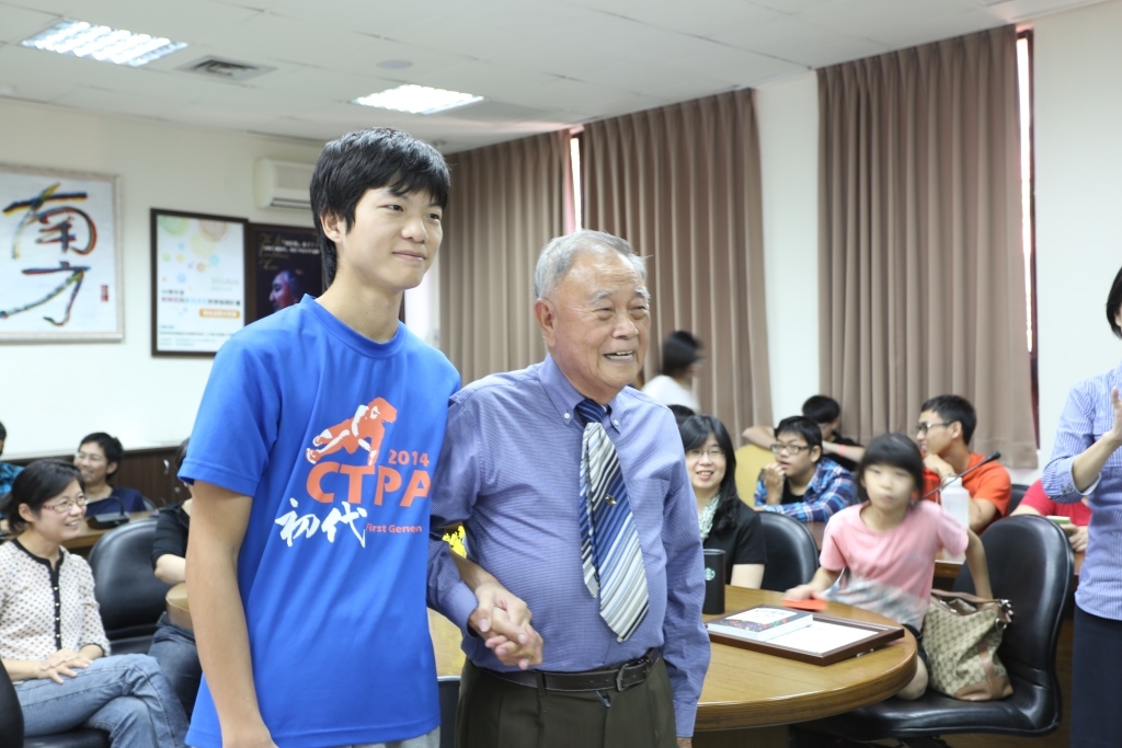 社會所蔡牧霖合影圖片