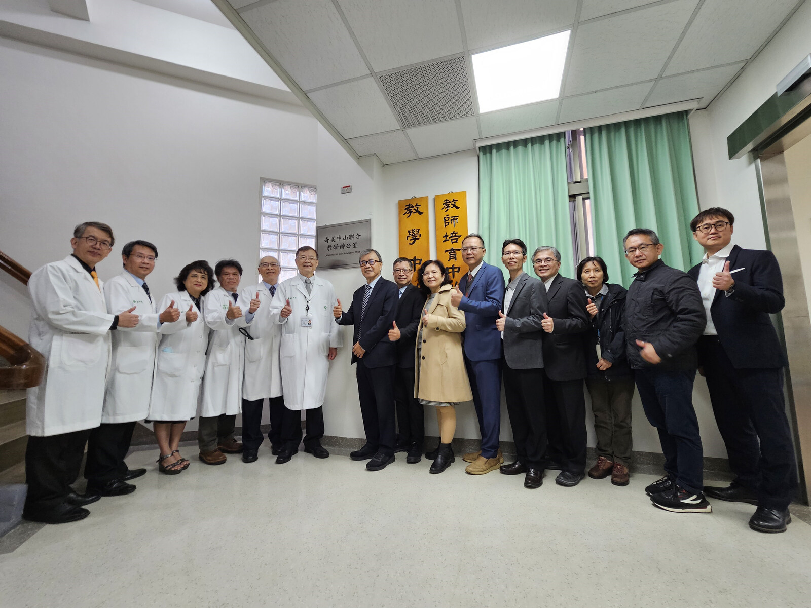 The alliance between National Sun Yat-sen University (NSYSU) and Chi Mei Medical Center (CMMC) has taken another step forward. The two sides officially unveiled the "Joint Core Lab on Precision Medicine," "Joint Lab on Circulatory Medicine," and "Joint Education Office" at CMMC.