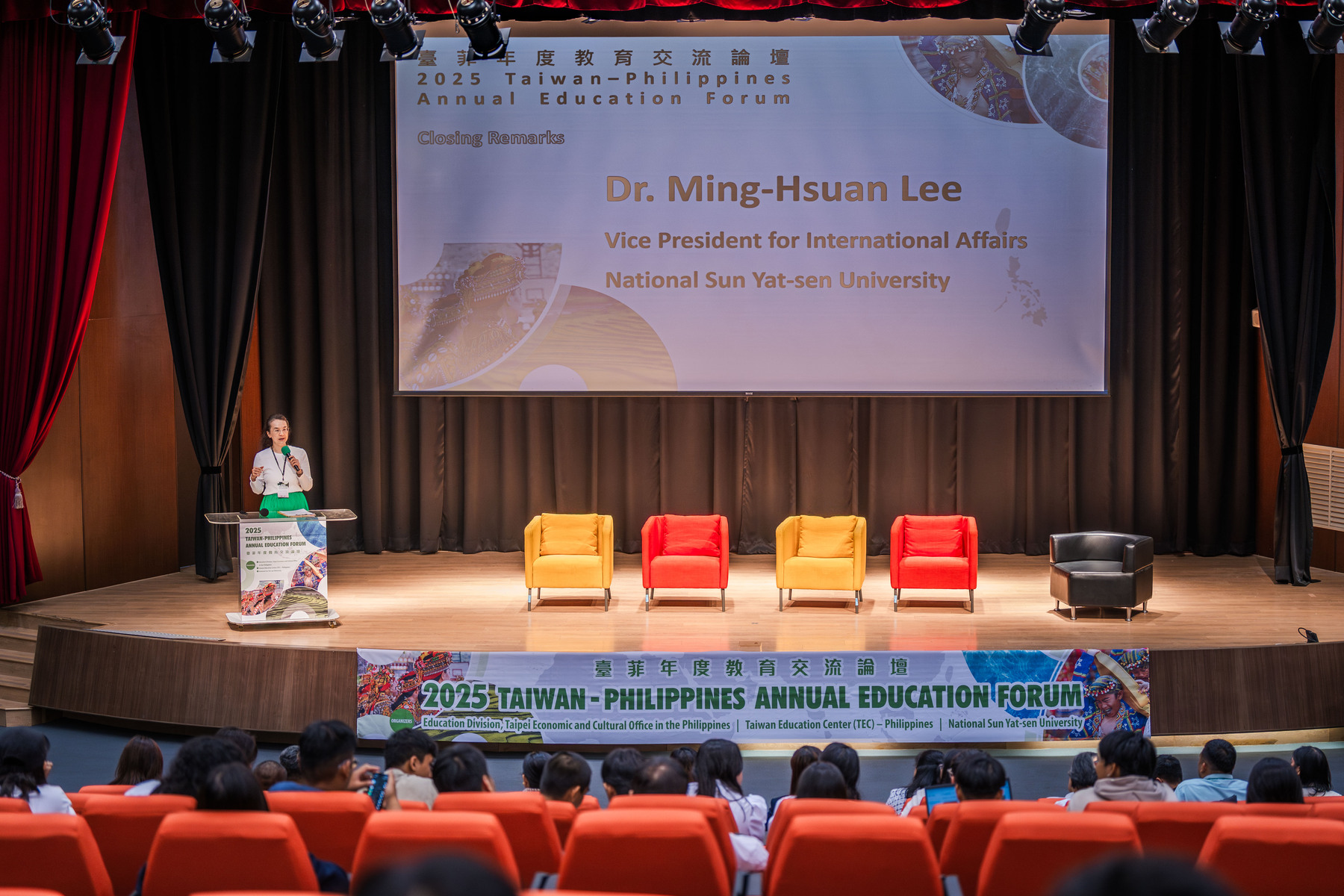 Vice President for International Affairs Ming-Hsuan Lee delivers the closing remarksImage