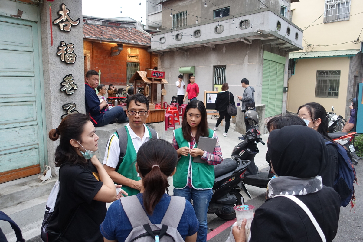 Eat seasonally, eat locally: roadside banquet revitalizes local culture in Zuoying