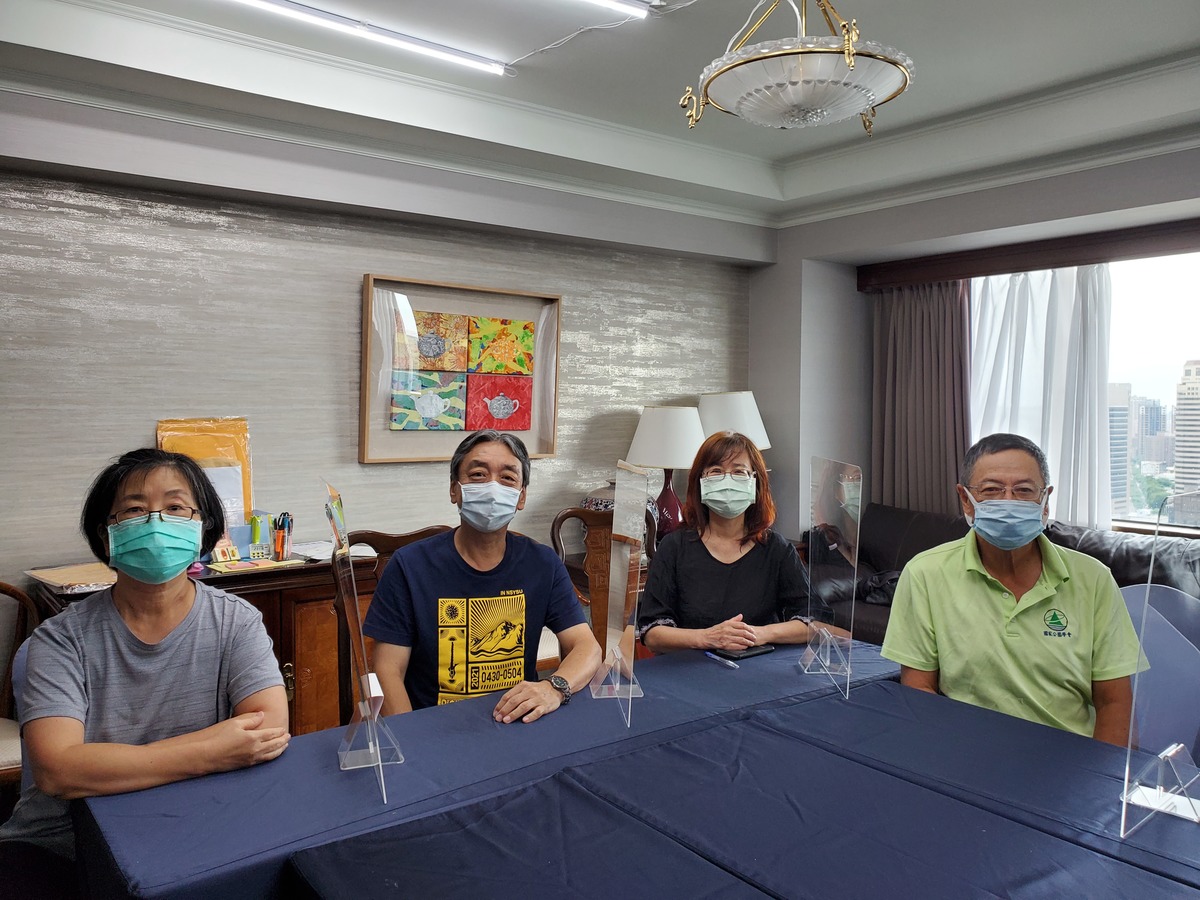 From the left is Shu-Chuan Hsiao, Jau-Cheng Liou, Jiin-Tsuey Cheng, Ying Wang.