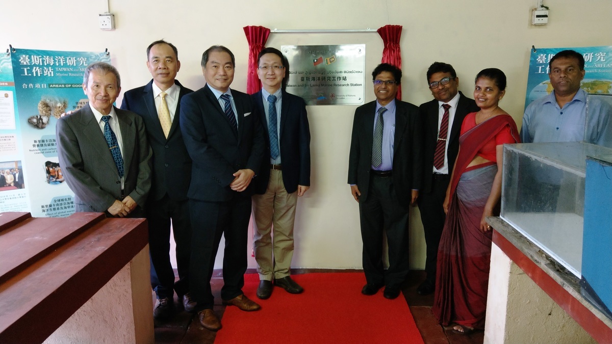 Inauguration of Taiwan and Sri Lanka Marine Research Station. From the left are Deputy Dean of NSYSU College of Engineering Prof. Ker-Chang Hsieh, Deputy Dean of NSYSU College of Marine Sciences Prof. Chin-Chang Hung, Director of the Science and Technology Division, Taipei Economic and Cultural Center in India Henry H. H. Chen, NSYSU Vice President for Research and Development Mitch Chou, Vice-Chancellor of the University of Ruhuna Dr. Sujeewa Amarasena, Deputy Vice-Chancellor Prof. E.P.S. Chandana, and Dean of the Faculty of Fisheries and Marine Sciences & Technology Dr. H B Asanthi.