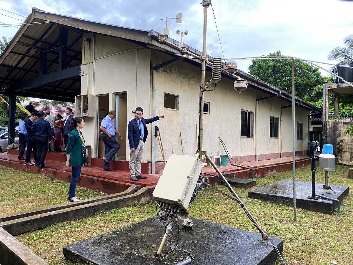 Examining the surroundings of the Taiwan and Sri Lanka Marine Research Station