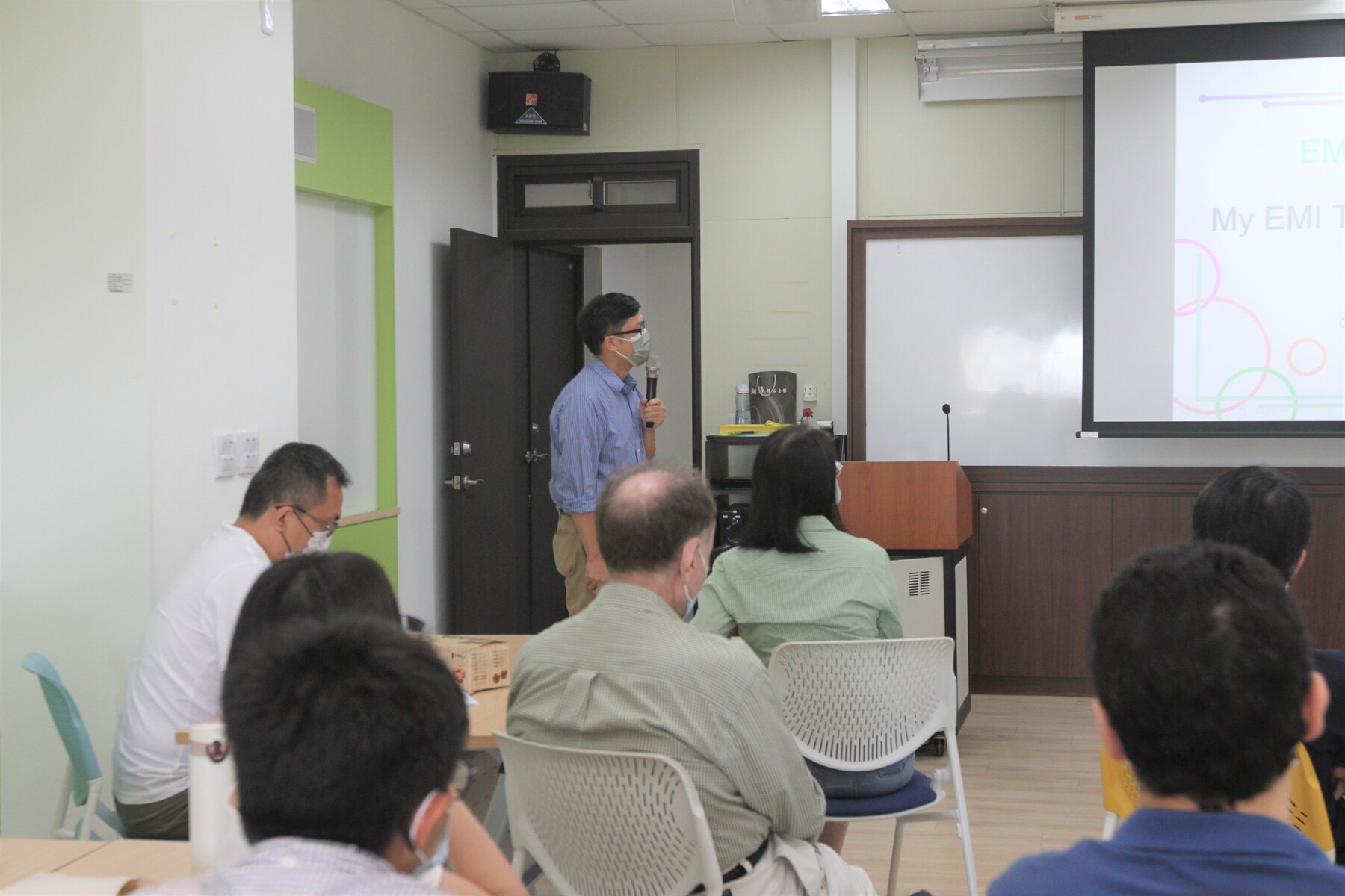 Chin-pin Yu, Associate Professor at the Department of Photonics, gives his tips on EMI teaching.