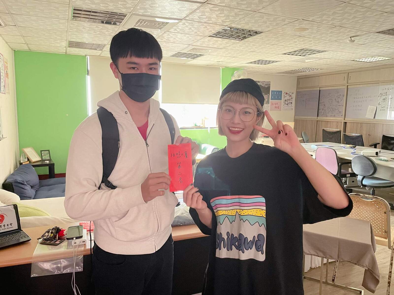 Winner of the second prize – Yuan-Jen Yeh (on the left)Image