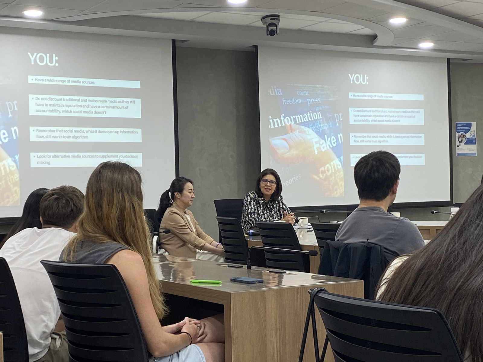 A key highlight of the talk was a comparative analysis of how legacy media across countries reported on Taiwan's semiconductor industry during the same period.Image