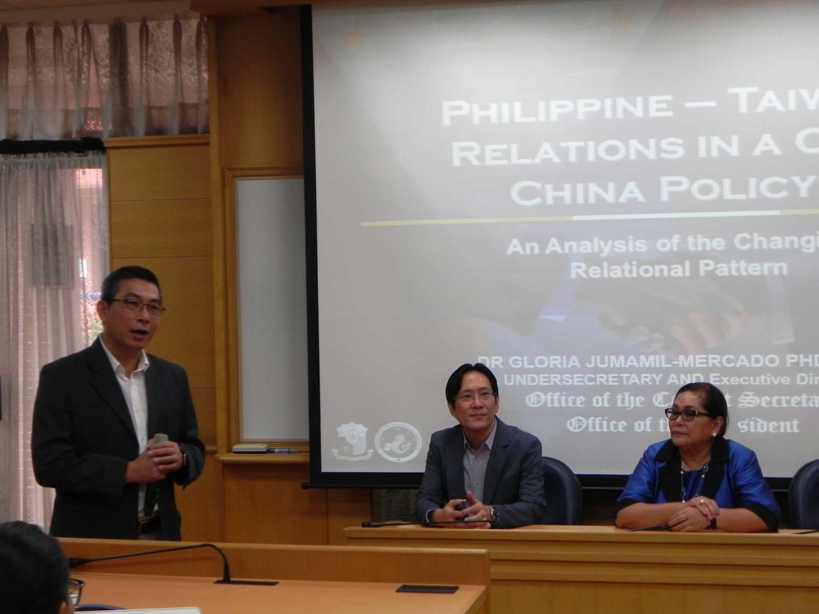 Dr. Chih-Wen Kuo, Vice President  for International Affairs (left) delivering welcome remarksImage