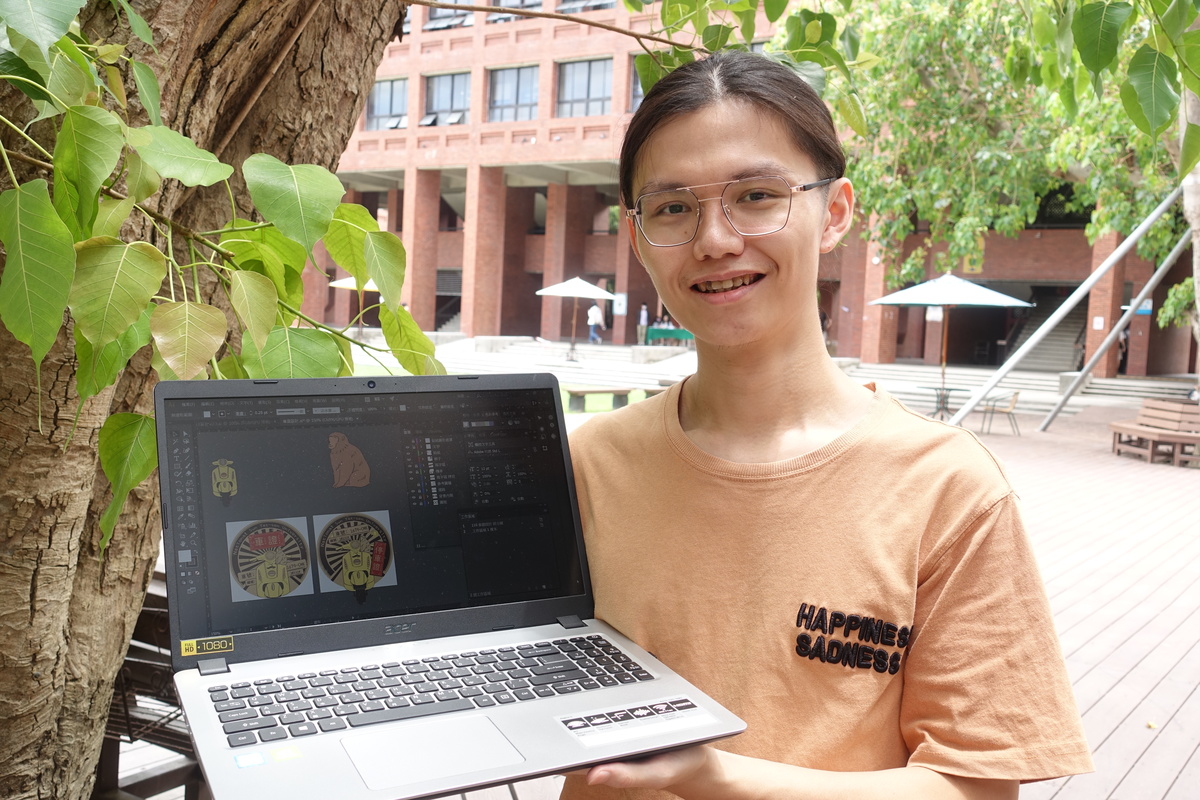 Winner of the second prize, a senior of the Department of Mechanical and Electrical Engineering Shih-Cheng Chiu