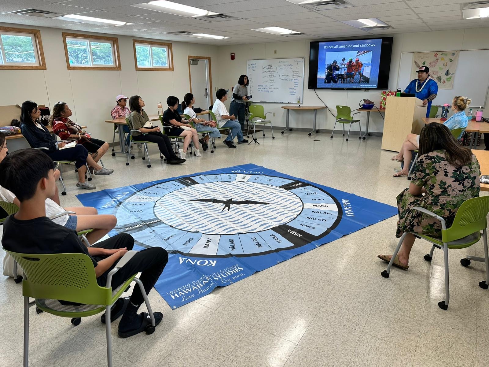 A traditional navigator introduced how to determine direction and time by observing the stars.Image