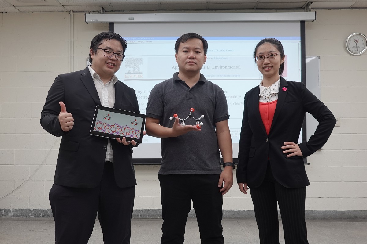 Assistant Professor Cheng-chau Chiu (on the left) of the Department of Chemistry at NSYSU and Associate Professor Chia-Ying Chiang (on the right) of the Department of Chemical Engineering (DCE) at NTUST published their research results in Applied Catalysis B Environmental. In the center is Dr. Truong-Giang Vo, a postdoctoral researcher at NTUST from Vietnam.