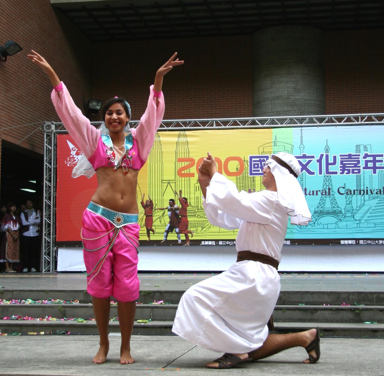 異國風吹遍中山校園  2010國際文化嘉年華炫麗登場圖片
