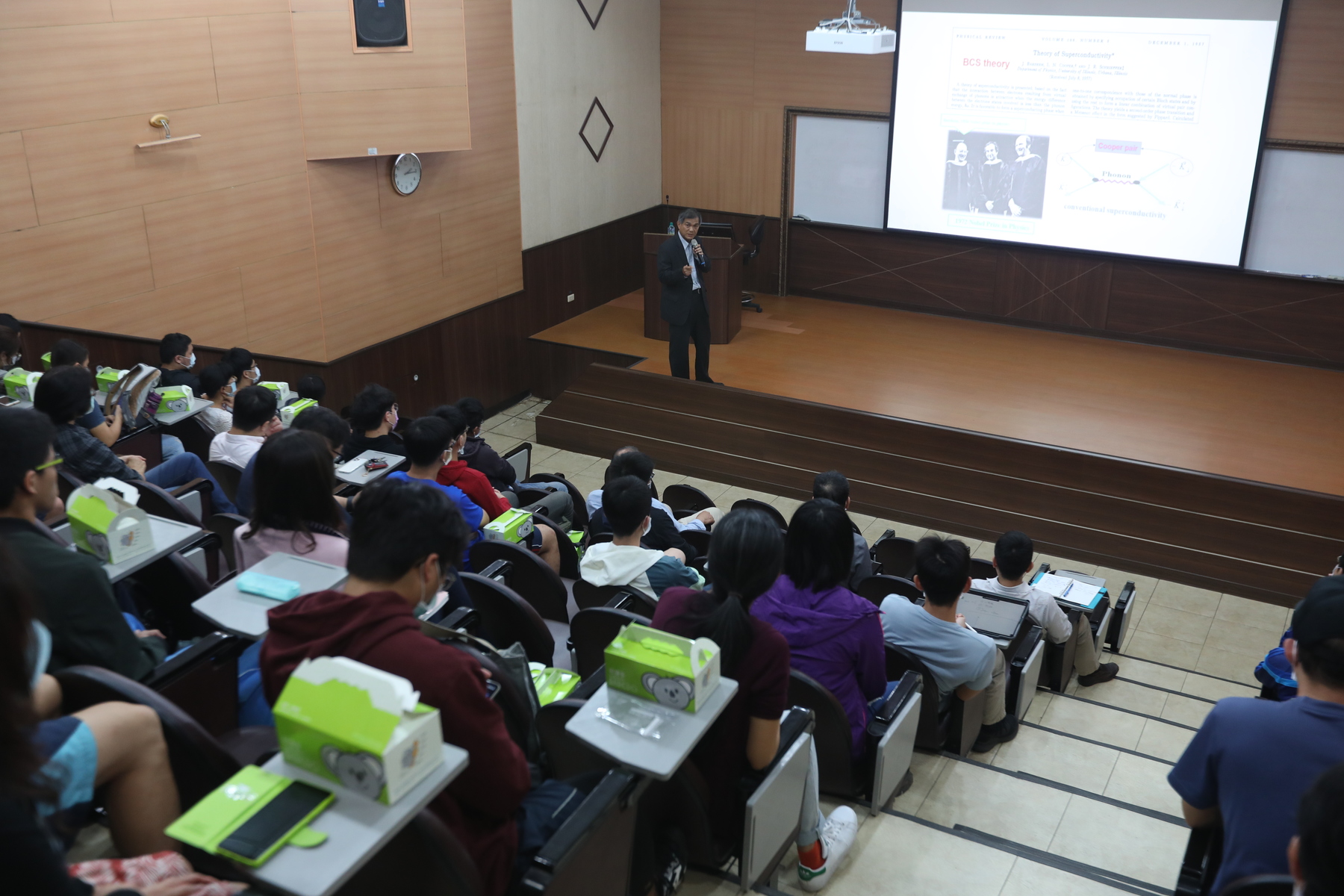 Hung-Duen Yang discusses milestones in room-temperature superconductivity research and physicists’ race for Nobel PrizeImage