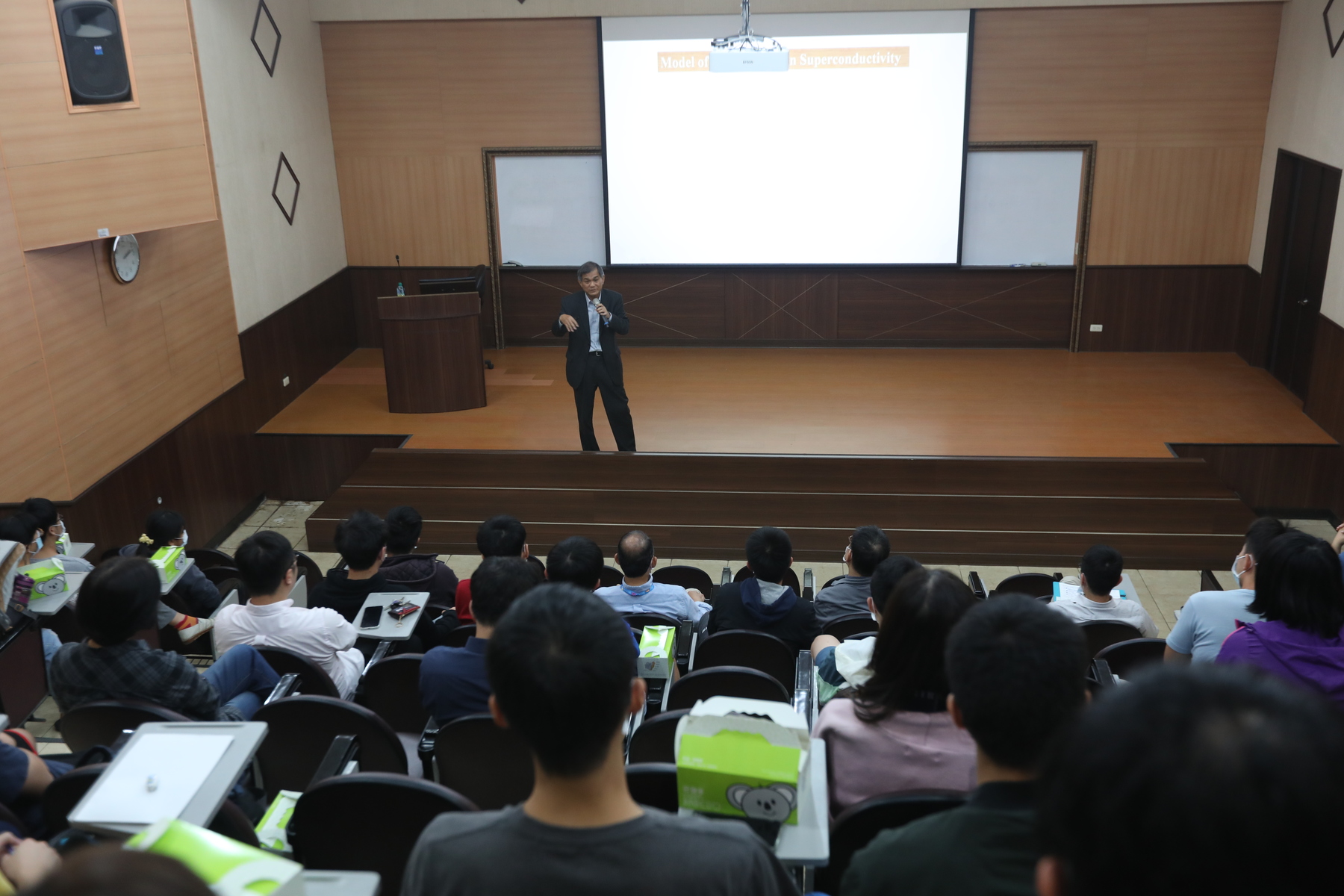 Hung-Duen Yang discusses milestones in room-temperature superconductivity research and physicists’ race for Nobel PrizeImage