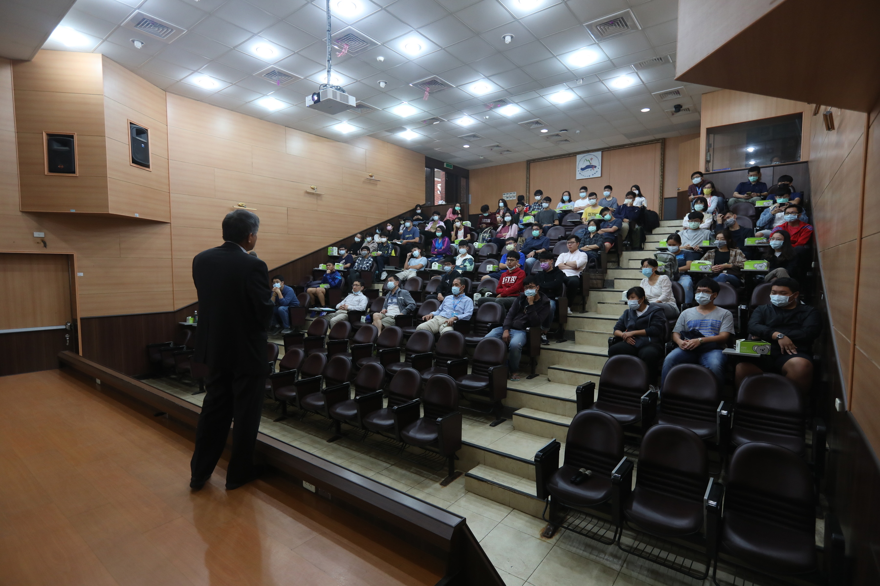 Hung-Duen Yang discusses milestones in room-temperature superconductivity research and physicists’ race for Nobel PrizeImage